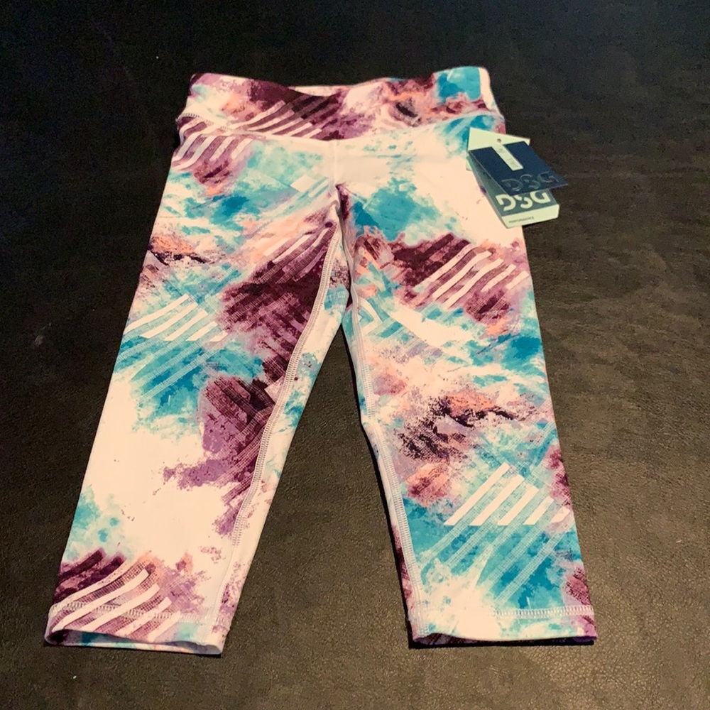 DSG performance mid rise tight Capri pants
